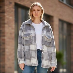 Abercrombie & Fitch Grey Plaid Button Up Sherpa Teddy Shacket Women’s Size Med.
